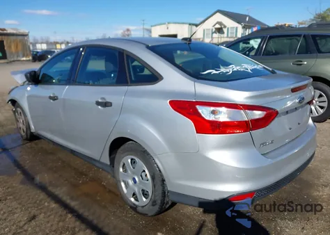 2012 Ford Focus S z USA, uszkodzony, nr VIN 1FAHP3E20CL319529